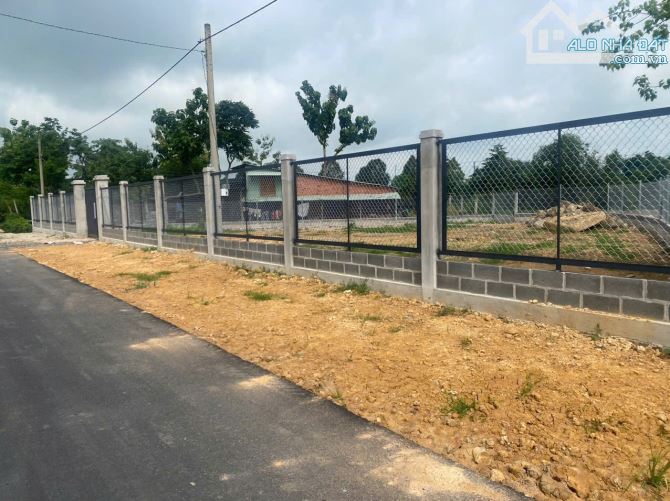 MẶT TIỀN NGUYỄN VĂN HƯNG - TT ĐẤT ĐỎ - CÁCH TỈNH LỘ 52 100M DT 500m2 - 35x24m sẵn 60tc Giá - 2