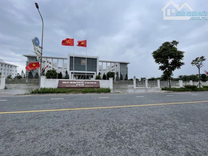 BÁN NHÀ MẶT PHỐ NGUYỄN MẬU TÀI - 5 TẦNG THÔ 2 MẶT TIỀN 5 M - VIEW HỒ SEN - ĐƯỜNG RỘNG 40M - 2