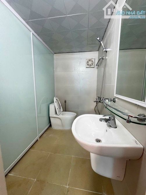 Cho thuê căn hộ cao cấp Trần Thái Tông, 100m2, 3 ngủ, 2 vệ sinh, 16 Triệu có slot ô tô - 2