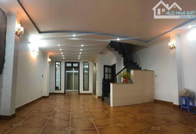 Cho thuê căn nhà ngõ 27 phố Đặng Thùy Trâm, Dt 75m2 x 5 tầng, mặt tiền 6m - 3