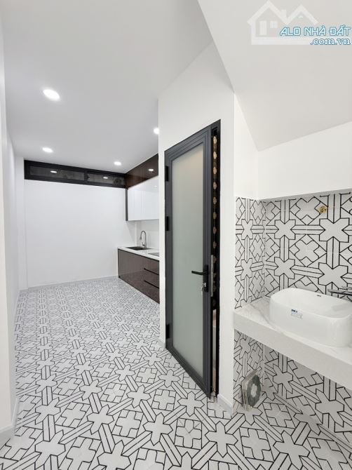 Hiếm: nhà bán hẻm xe hơi khu VIP Lê Văn Sỹ, Đặng Văn Ngữ - DT: 35m2 x 3 tầng - 7 tỷ xíu - 3