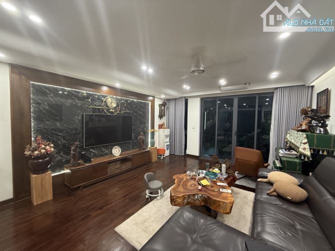 BÁN NHÀ MẶT NGÕ CẦU GIẤY- Ô TÔ 7 CHỖ TRÁNH, 1 NHÀ RA PHỐ- 55M2, 4 TẦNG,VỈA HÈ_ GIÁ 13 TỶ. - 3
