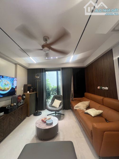 15 tỷ, 45m2, 5 tầng, vip HBT, ô tô tránh, vỉa hè ,10m ra mặt phố KD, dân xây, 2 mặt  ngõ - 3