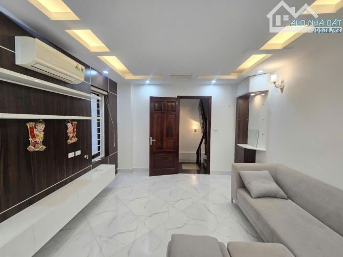 BÁN NHÀ NGUYÊN CĂN LÔ GÓC 5 TẦNG PHỐ 8/3-38M-MT 4.7M-OTO ĐỖ CỔNG-CHỈ 7.4 TỈ - 3