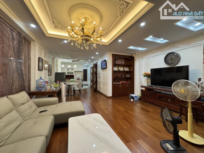 Bán nhà phân lô 28 Xuân La 60m mặt tiền 4.5m đường ô tô tránh giá 24 tỷ - 3