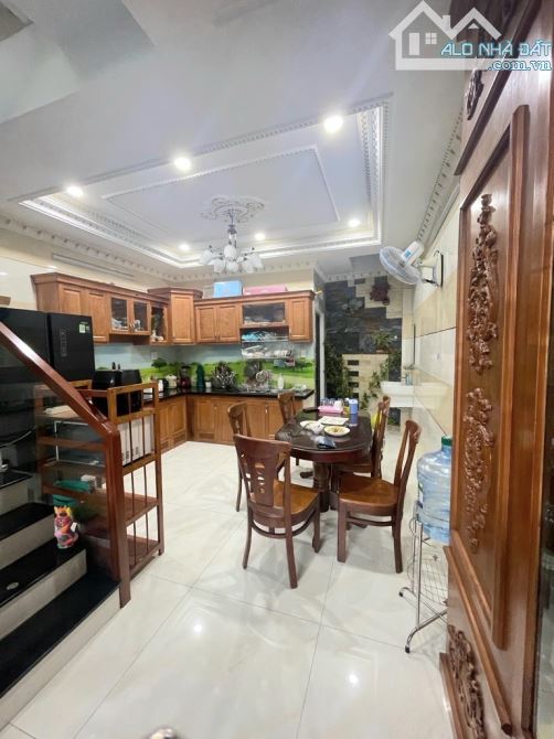 SIÊU PHẨM NGAY LÊ VĂN QUỚI - HẺM XE TẢI-3 CĂN RA MẶT TIỀN - 4,2x15M - 5 TẦNG - SỔ VUÔNG A4 - 3
