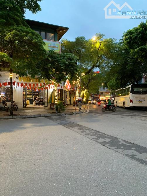 HOÀNG HOA THÁM-58m-4tầng- MT4.9m- 8,6t-3THOÁNG -GẦN PHỐ - FULL NỘI THẤT- Ô CHỜ THANG MÁY - 3
