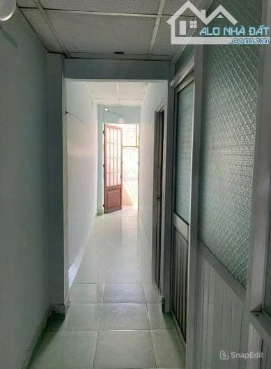 Bán gấp căn nhà c4 ở Hóc Môn, để có tiền cho con qua nước ngoài. DT 57m2, giá 810 triệu. - 3