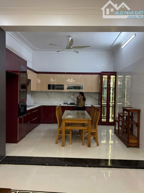 Bán nhà 4 tầng ô tô vào nhà phố Khúc Thừa Dụ - 3