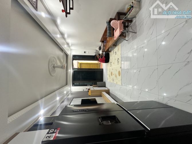 NHỈNH 2 TỶ CÓ NHÀ PHỐ LĨNH NAM 33Mx3T-LÔ GÓC - OTO ĐỖ CỬA -GIÁ 2.98 TỶ - 3