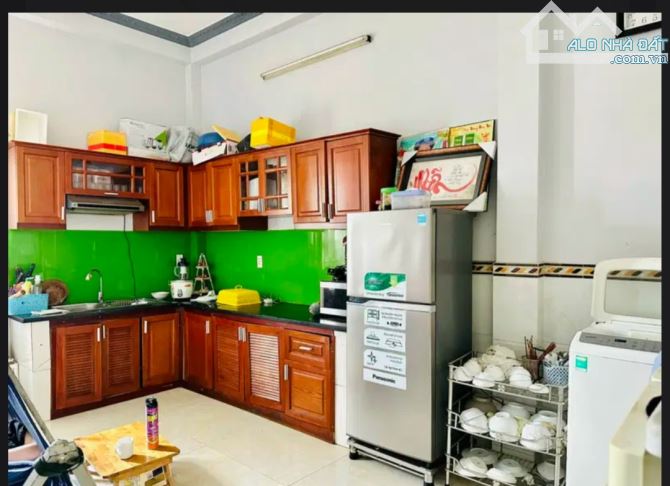 Giá rẻ chỉ 4 tỷ 700 triệu sở hữu nhà siêu đẹp còn rất mới ở huỳnh tấn phát nhà bè. - 3