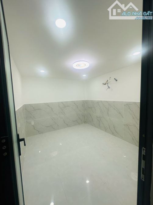 cô chú lớn tuổi nhờ bán căn nhà DT 4.5x8m2/ 3ty5,SHR,Hô Văn Long,Bình hưng hòa b, sẵn 3 PN - 3