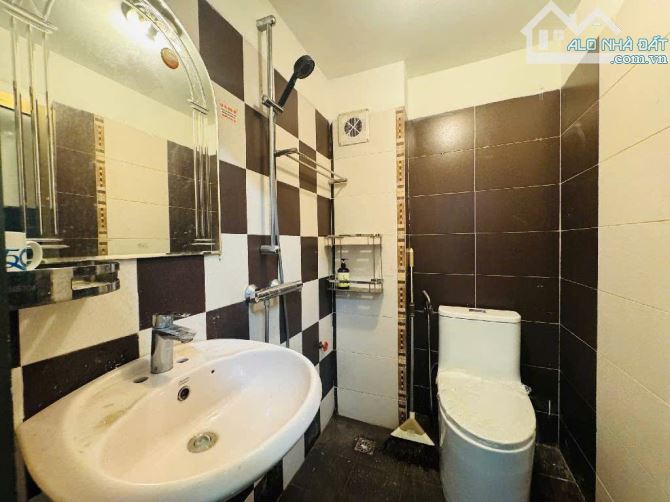 BÁN NHÀ NGUYỄN TRÃI, 5 TẦNG, ÔTÔ ĐỖ CỬA, 6.6 TỶ - SỔ ĐỎ CC - 3
