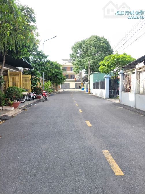 Bán nhà 1T2L 4x17m hoàn công, đường D2 KDC Hoàng Hùng p. Đông Hòa - 3