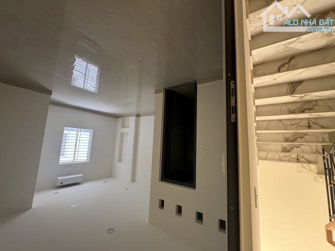 BÁN CHDV GÒ VẤP. 3 TẦNG 84M2. THU NHẬP 25TR/TH. HXH TRƯỚC NHÀ. NHỈNH 6TỶ TL - 3