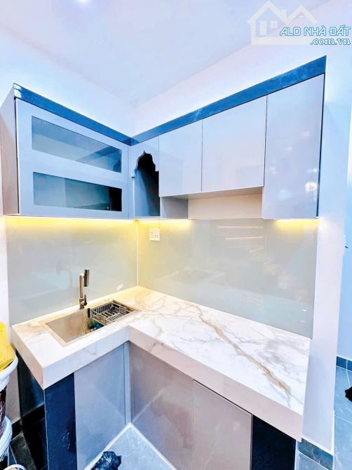 NHÀ ĐẸP QUẬN 4 GIÁ 5TỈ 490 HẺM 4M VỊ TRÍ 2/ NGẮN 4 TẤM GẦN MT 4PN DT 3*11  HÌNH THẬT - 3
