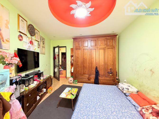 BÁN NHÀ HÀO NAM ĐỐNG ĐA 35m 5Tầng Mt 4m GIÁ 8 TỶ NGÕ THÔNG 2 THOÁNG KINH DOANH. - 3