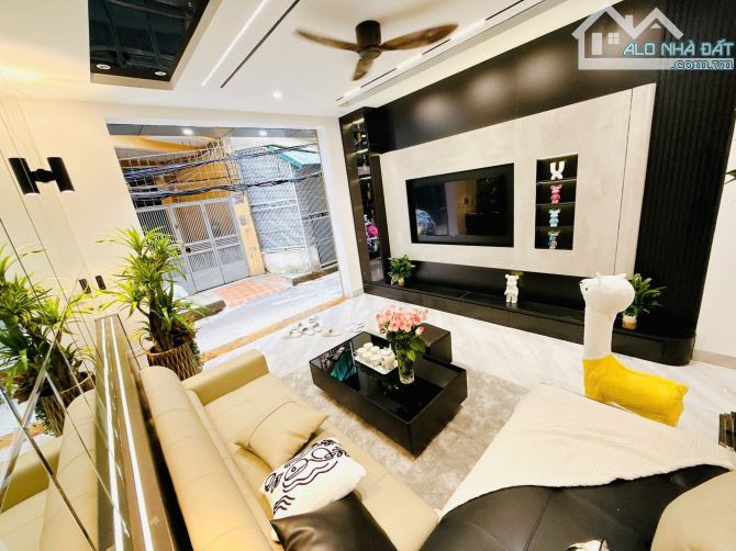GẤP GẤP !!!CẦN BÁN GẤP NHÀ GIẢI PHÓNG GIÁ RẺ 50M 5T ,MT 4,5M, Ô TÔ, NHỈNH 10 TỶ - 3