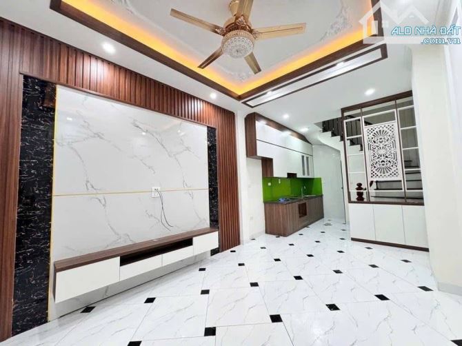 BÁN NHÀ CỔ NHUẾ 6 TẦNG LÔ GÓC GẦN MỎ ĐỊA CHẤT XÁCH VALI VỀ Ở LUÔN - 3