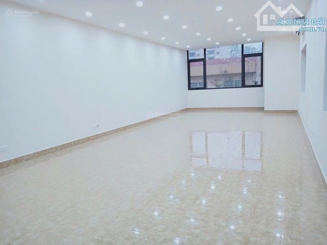 Cho thuê nhà ngõ 106 Hoàng Quốc Việt - Diện tích 60m2 x 7 tầng mới xây có Thang Máy
