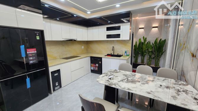 NHÀ PHỐ KHU VIP 4 TẦNG - THẠNH LỘC 29, QUẬN 12 – CHỈ 1 CĂN BLACK HUYỀN BÍ - 4 TỶ NHẬN NHÀ! - 3