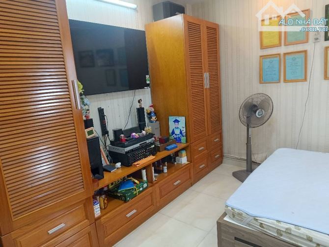 NHÀ 4 TẦNG 20M RA ĐƯỜNG XE TẢI – VIEW QUẬN 1 – SỔ VUÔNG NỞ HẬU NHỈNH 6ty - 3