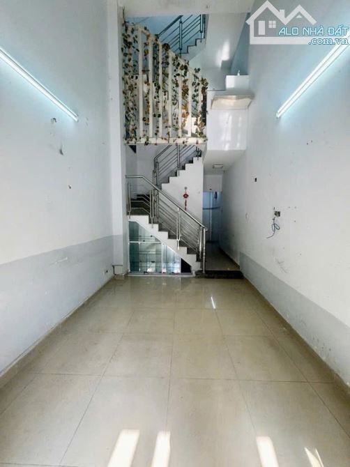 BÁN NHÀ 3 TẦNG GIÁ RẺ – LIÊN KHU 7-3-KÊNH NƯỚC ĐEN- 32m2 giá 3.6 TỶ - 3
