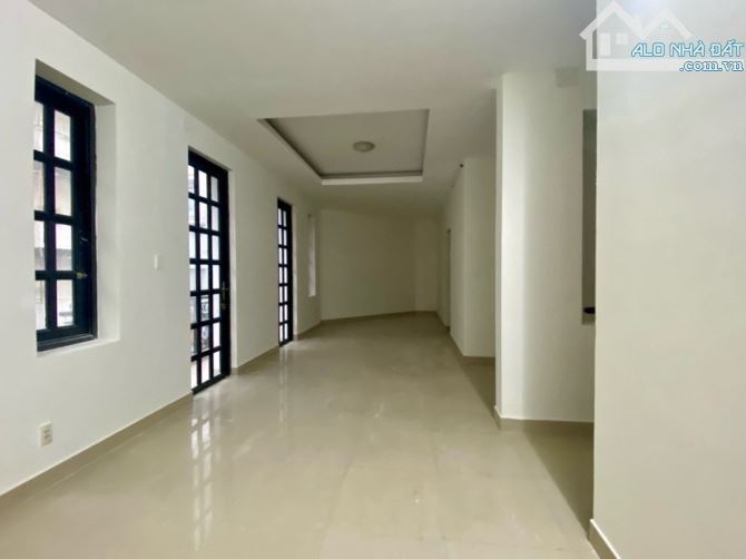 Biệt Thự Góc 2 Mặt Tiền - DT Sàn Sử Dụng 240m² - Tân Phú Giáp Tân Bình - 3