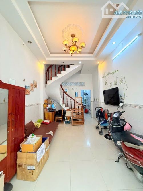 Bán nhà Tân Bình Ngay Nguyễn Sỹ Sách –4x10m, 2 tầng đúc thật, 2PN, giá chỉ 3.x , SHR - 3
