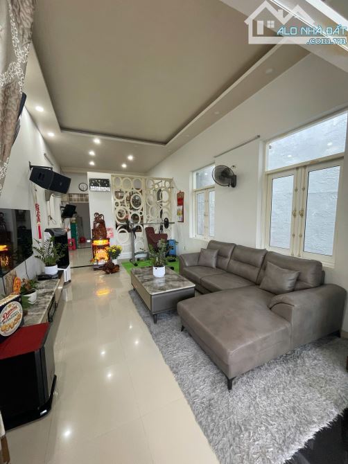 Nhà cấp 4 TĐC Đất Lành Vĩnh Thái dt 128m2 ngang 8m đường 5m - 3