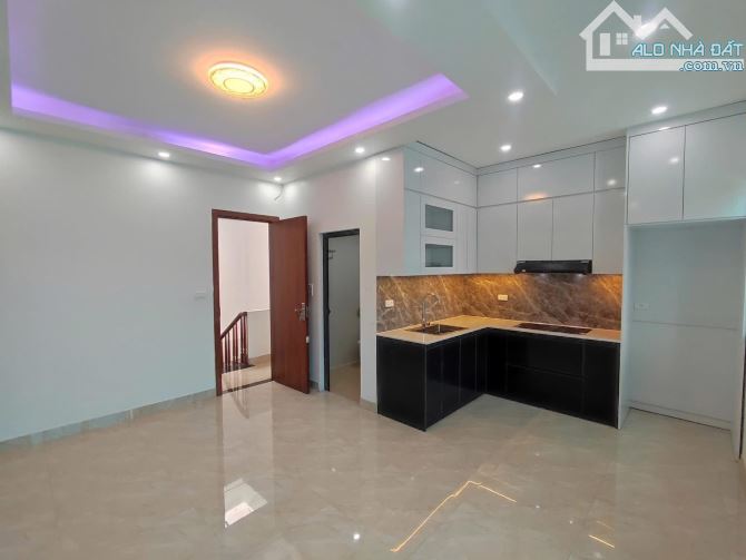 Bán nhà phân lô Trần Đại Nghĩa – 43m² – 5 tầng – MT 5.6m - Thang máy - Ô tô – Giá 11.9 tỷ