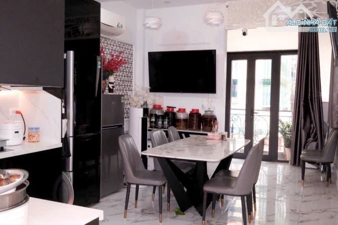 XUÂN THỦY CẦU GIẤY - NHÀ ĐẸP MỚI - 15M RA Ô TÔ - THANG MÁY - GẦN PHỐ - DT 35M2, HƠN 10 TỶ - 3