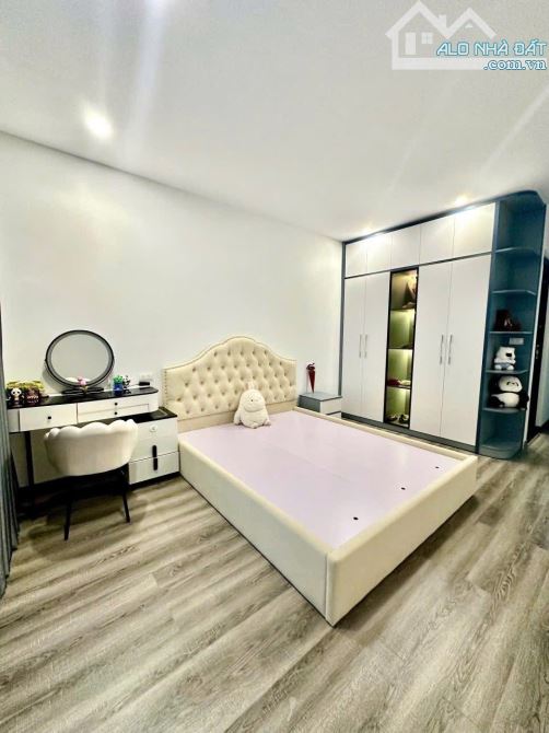 🏡 Ngõ Rộng Thênh Thang – Nhà Đẹp Ngỡ Ngàng Cầu Am, Vạn Phúc – Chỉ 8 tỷ - 3