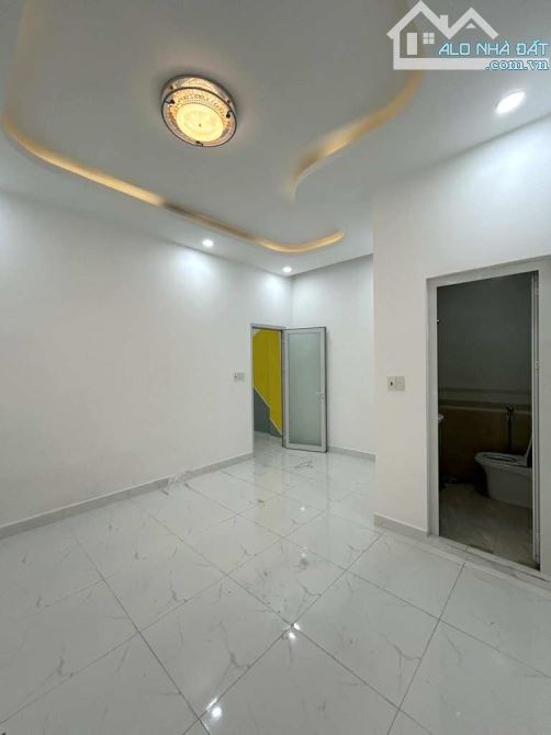 Bán nhà mới 2 tầng,ngang đẹp 4.7m,nở hậu,hẻm thông,Huỳnh Tấn Phát Quận 7,nhỉnh 5 tỷ - 3