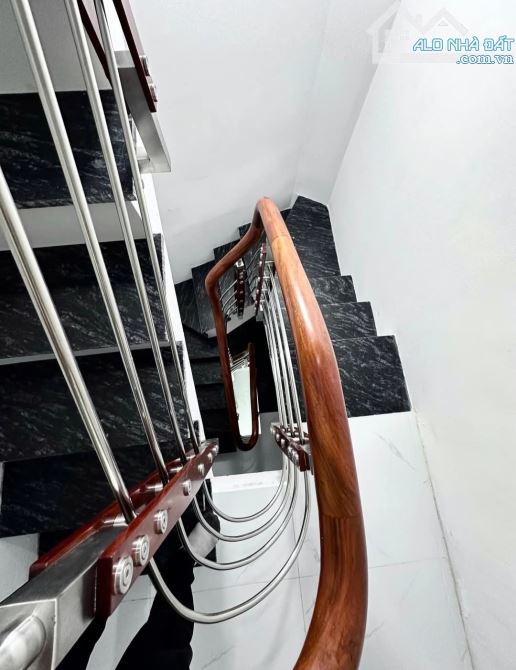 BÁN NHÀ MẶT NGÕ  VĂN HƯƠNG ĐÔNG ĐA 24M2;5 TẦNG;MẶT 3,5;3 PN;5,18 TỶ.NHÀ TRUNG TÂM QUẬN CHÍ - 3