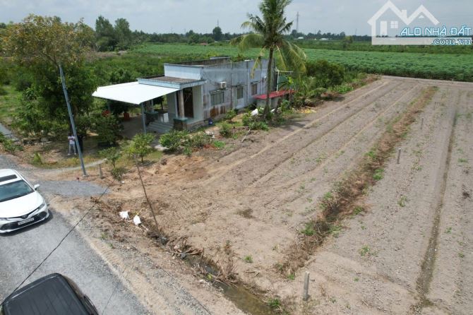 500m2 vườn mặt tiền 816 vewkênh 825 triệu Bình đức bến lức Long An giá rẻ nhất - 3