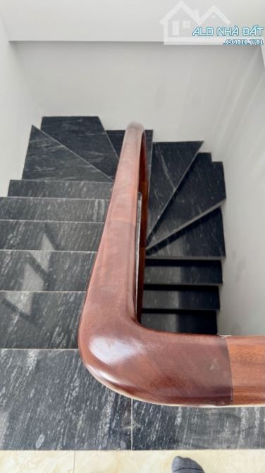 BÁN NHÀ ĐỨC GIANG 5 TẦNG. GẦN CHỢ ĐỨC HOÀ. 3 PHÒNG NGỦ RỘNG. 5.7 TỶ - 3