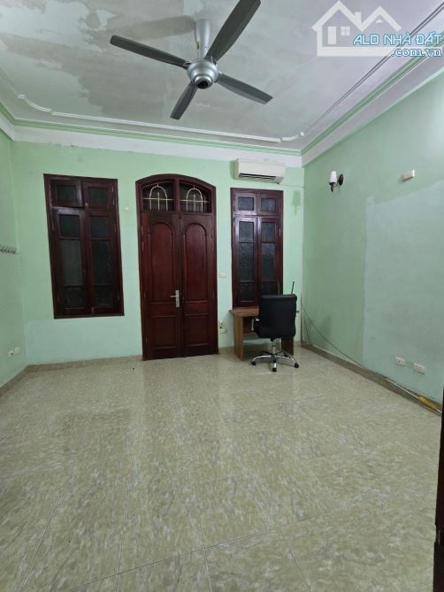 Bán nhà Nguyễn Khang, dt55m, mt4,5m sát phố, gần ô tô tránh, dân xây, ô chờ Thang máy. - 3