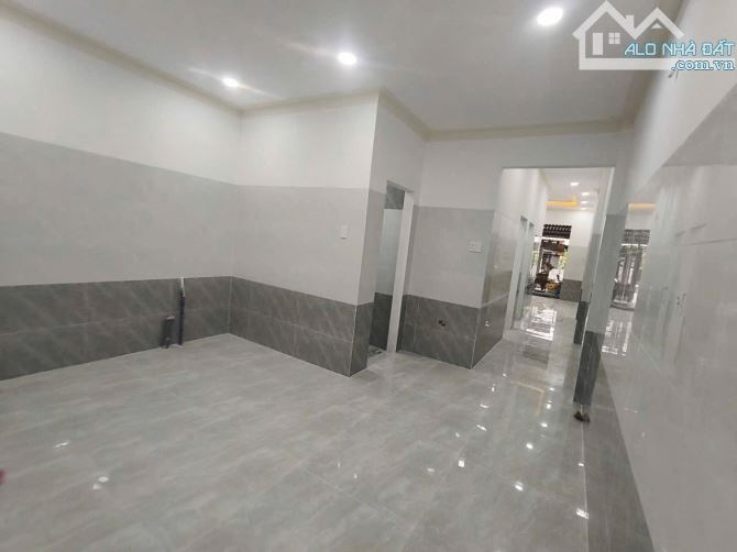 Nhà mới đẹp phường Long Châu trục chính dân cư đông - 3