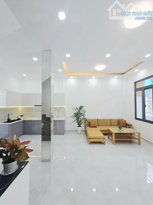Nhà đẹp giá tốt, 3 Tầng, ngang 5.7m, hẻm ô tô tránh nhau - 3