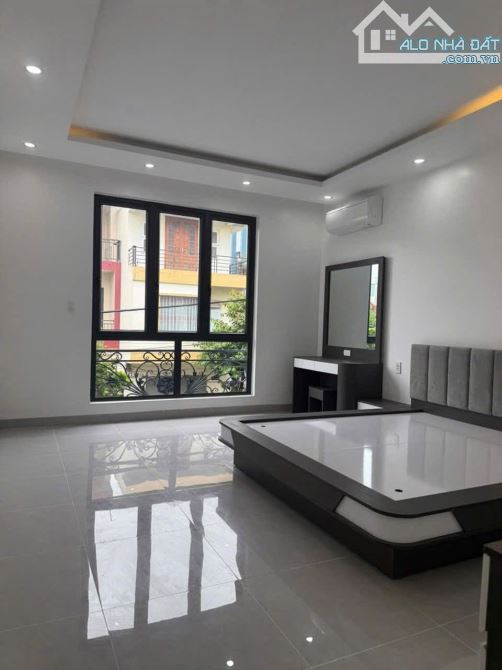 🔑 Nhà 5 tầng phân lô Khúc Thừa Dụ – full nội thất, gara ô tô – giá chỉ 7,9 tỷ! - 3