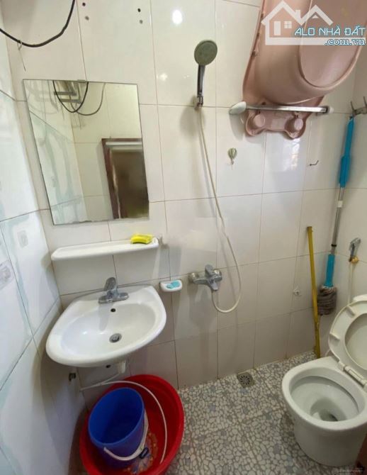 Cho thuê nhà Tập thể Đại La, Hai Bà Trưng, tầng 5, 40m2, 1 ngủ, 5.5 triệu - 3