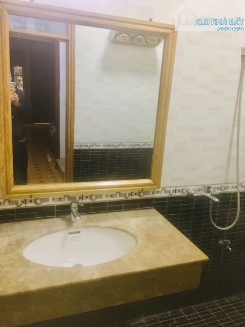 Cho thuê nhà nguyên căn 30m x 4.5 tầng Lĩnh Nam, Mai Động, Hoàng Mai. Giá 10 triệu - 3
