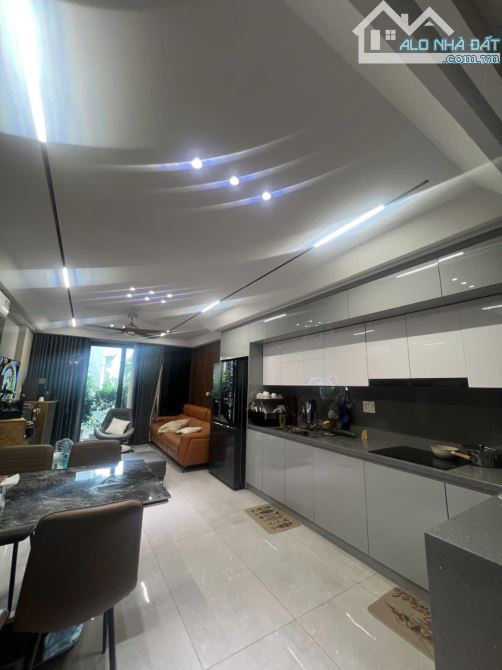 15 tỷ, 45m2, 5 tầng, vip HBT, ô tô tránh, vỉa hè ,10m ra mặt phố KD, dân xây, 2 mặt  ngõ - 4