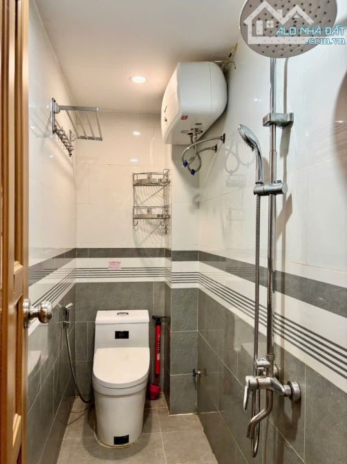 Nhà mê lửng kiệt Nguyễn Phước Nguyên, nhà full nội thất, sổ vuông vức. Giá : 2tỷ780 TL - 4