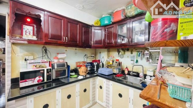 BÁN TẦNG TRỆT CHUNG CƯ NGÔ GIA TỰ, QUẬN 10 - GIÁ 3TY99 - 4