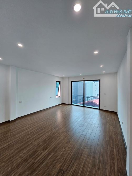 Bán gấp, 6 tầng thang máy, DT 50M2. OTO 7 chỗ vào tận nhà tại Giang Biên - 4