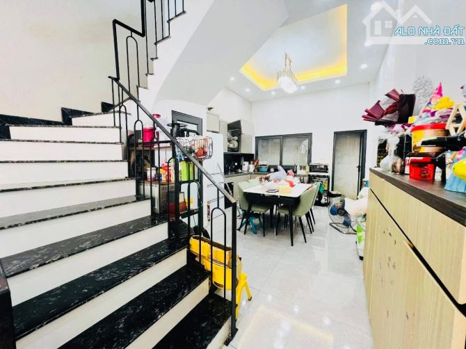 BIỆT THỰ LẠC LONG QUÂN - 60M2 - 4TẦNG - 15TỶ  Ô TÔ QUA CỬA - KINH DOANH - 2 MẶT THOÁNG TRƯ - 4