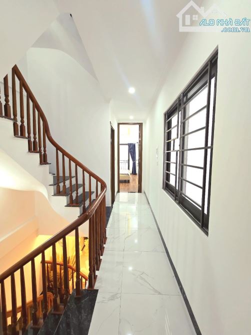 Bán nhà Kim Đồng , 38m 5t, nhà đẹp ở ngay, phân lô dân chí cao, ở sướng, oto đỗ cửa - 4