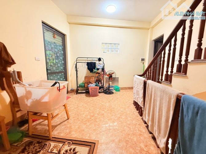 BÁN NHÀ HÀO NAM ĐỐNG ĐA 35m 5Tầng Mt 4m GIÁ 8 TỶ NGÕ THÔNG 2 THOÁNG KINH DOANH. - 4